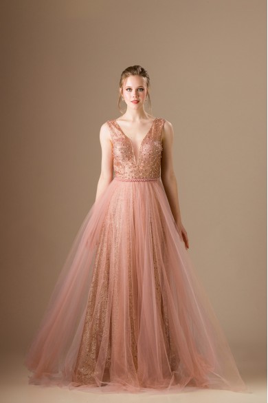 Μακρύ ροζ φόρμα από ελαστικό ύφασμα Μακρύ ροζ φόρμα από ελαστικό ύφασμα