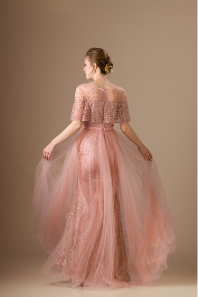 Μακρύ nude φόρεμα με δαντέλα στο μπούστο Μακρύ nude φόρεμα με δαντέλα στο μπούστο