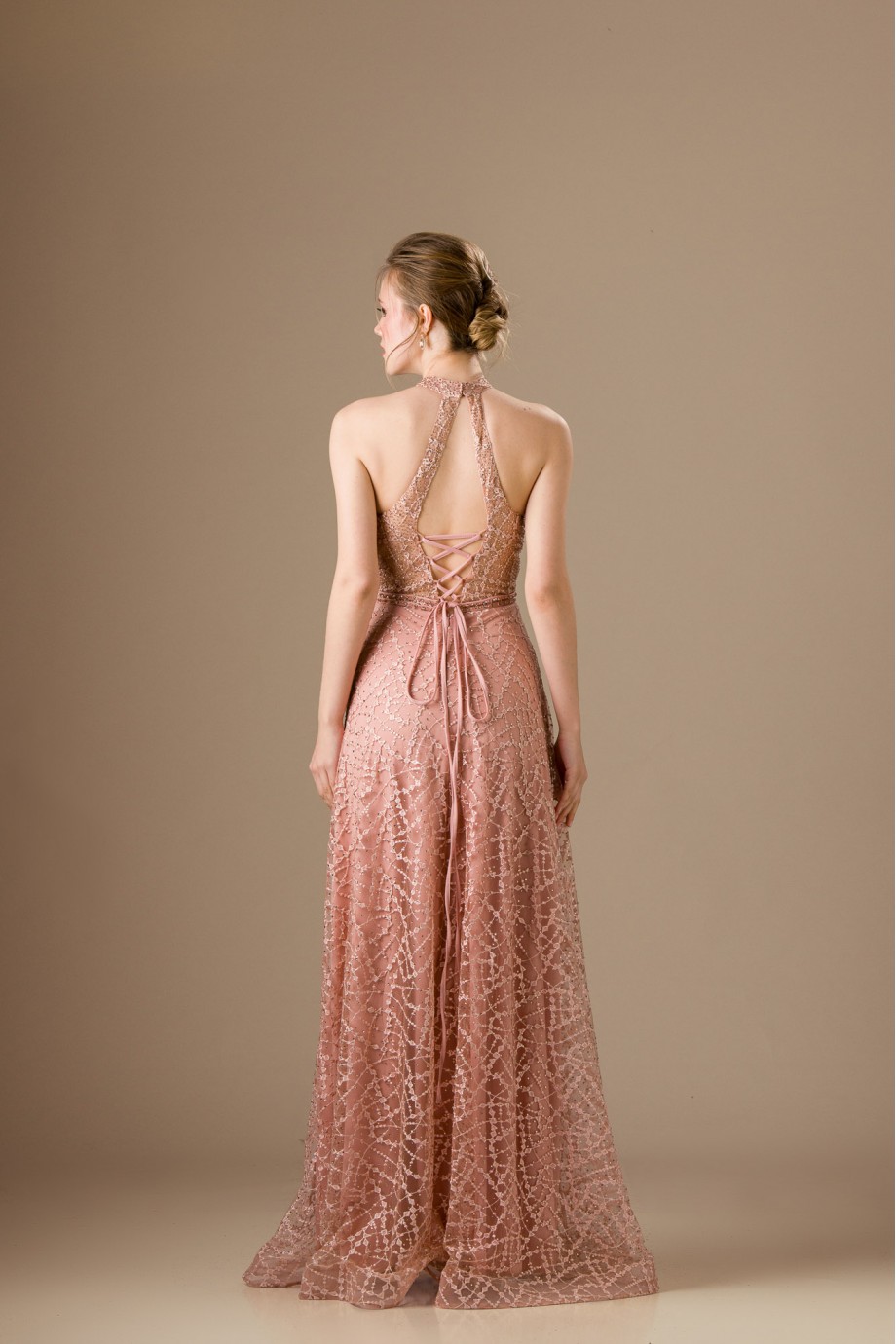 Μακρύ ροζ φόρεμα από γαλλική δαντέλα