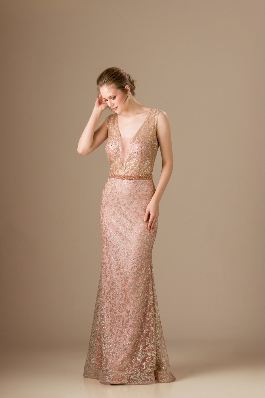 Μακρύ nude φόρεμα με glitter