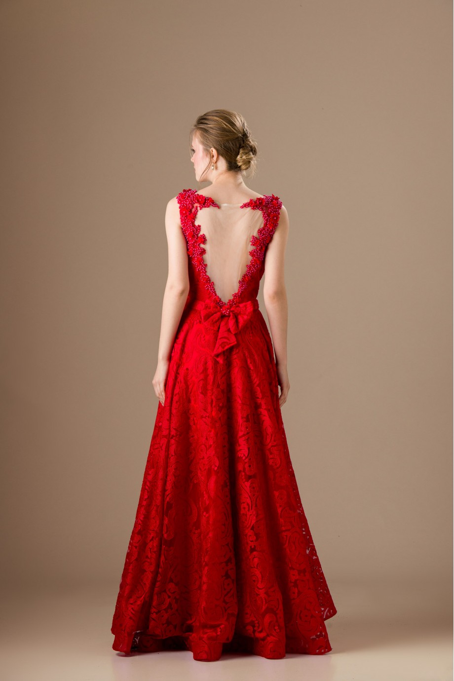 Μακρύ κόκκινο εντυπωσιακό φόρεμα