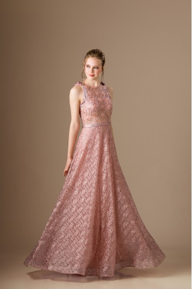 Μακρύ nude με διαφάνεια στη λαιμόκοψη Μακρύ nude με διαφάνεια στη λαιμόκοψη