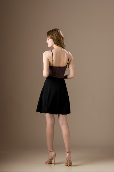 Κοντό μοβ φόρεμα με πιέτα Κοντό μοβ φόρεμα με πιέτα