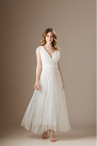 Μακρύ τούλινο φόρεμα με ανοιχτή πλάτη λευκό