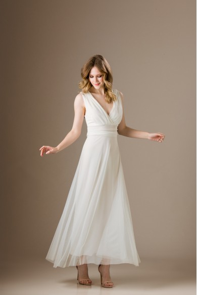 Μακρύ τούλινο φόρεμα με ανοιχτή πλάτη λευκό