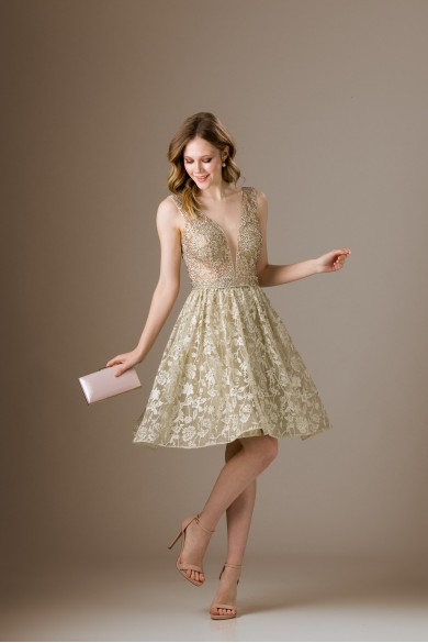 Κοντό χρυσό λαδί φόρεμα με ντεκολτέ Κοντό χρυσό λαδί φόρεμα με ντεκολτέ