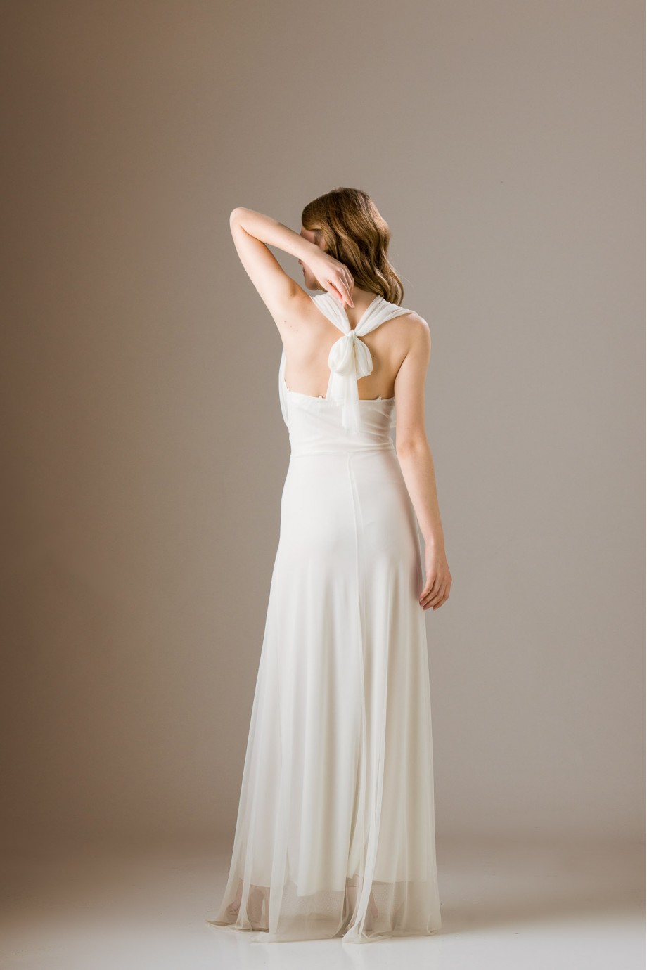 Μακρύ λευκό τούλινο φόρεμα