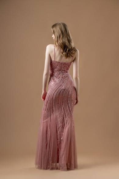 Μακρύ ροζ γοργονέ φόρεμα κεντημένο με χάντρες και παγέτες