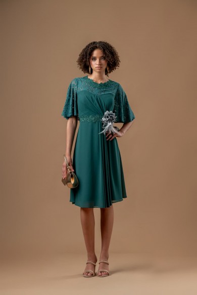 Κοντό κυπαρισσί φόρεμα με δαντελωτά μανίκια 