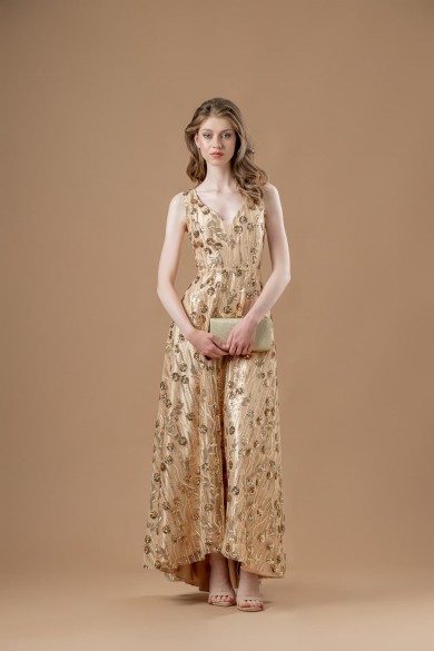 Μακρύ χρυσό φόρεμα με μεταλιζέ λουλούδια Μακρύ χρυσό φόρεμα με μεταλιζέ λουλούδια