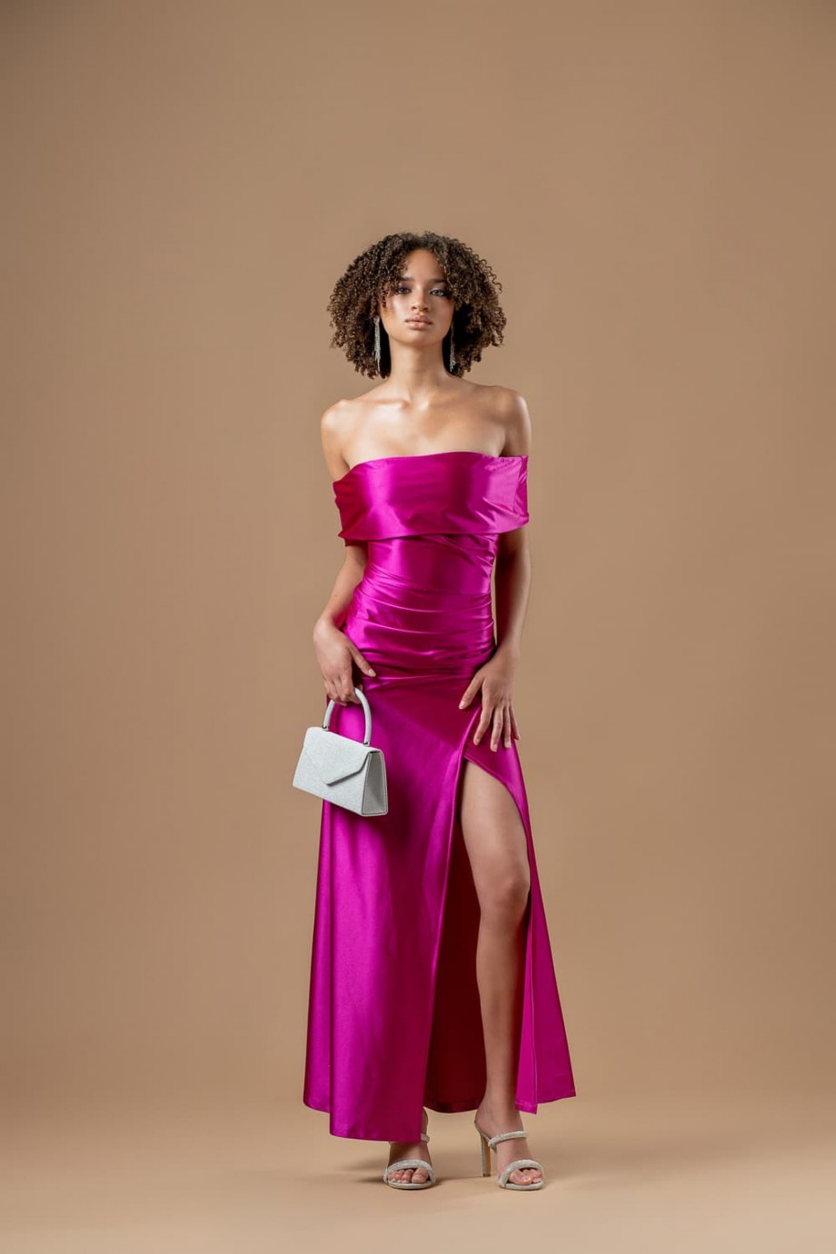 Μακρύ στράπλες σατέν φόρεμα magenta